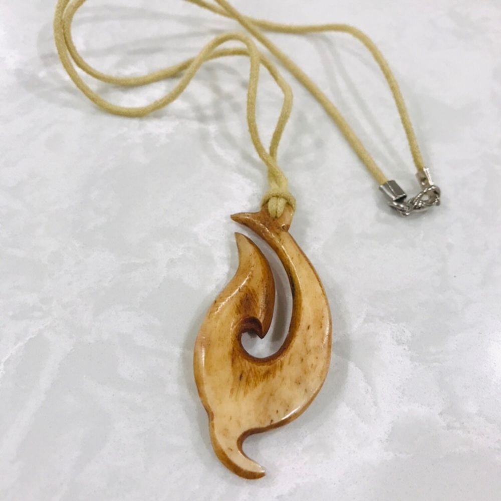 Wooden fishing hook necklace - Picture 2 of 4